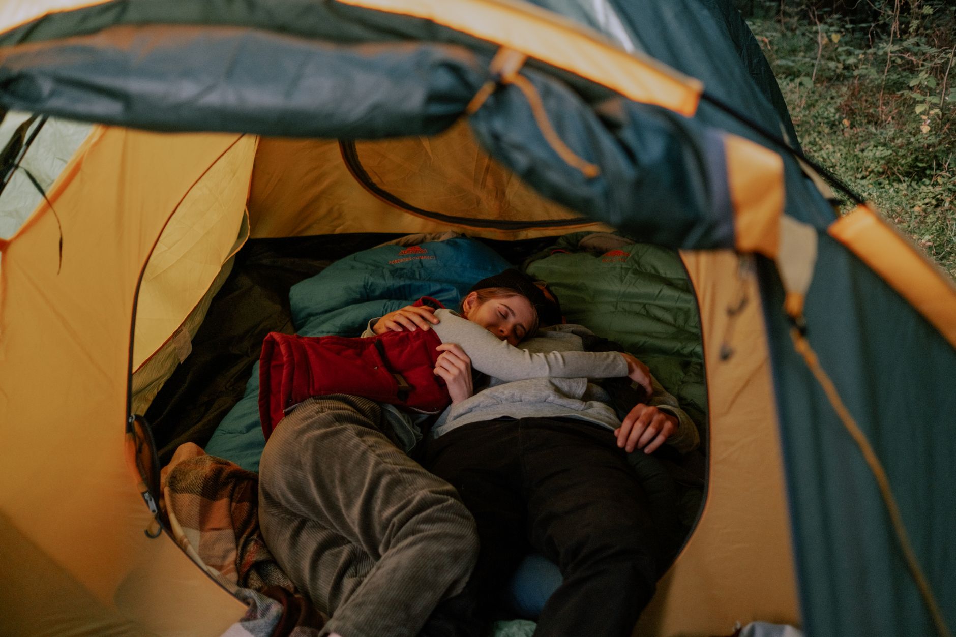 Matelas et sac de couchage pour bien dormir en camping