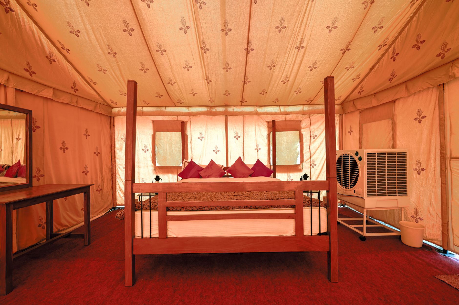 Tente safari de glamping de luxe en France