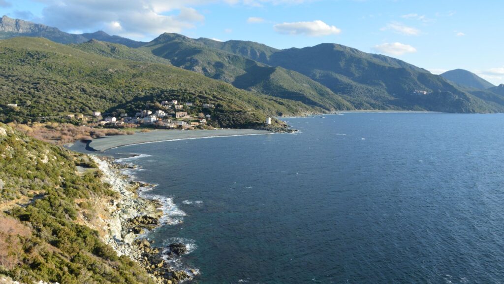 Camping Corse Nature : Top Spots Loin des Foules | Guide 2026